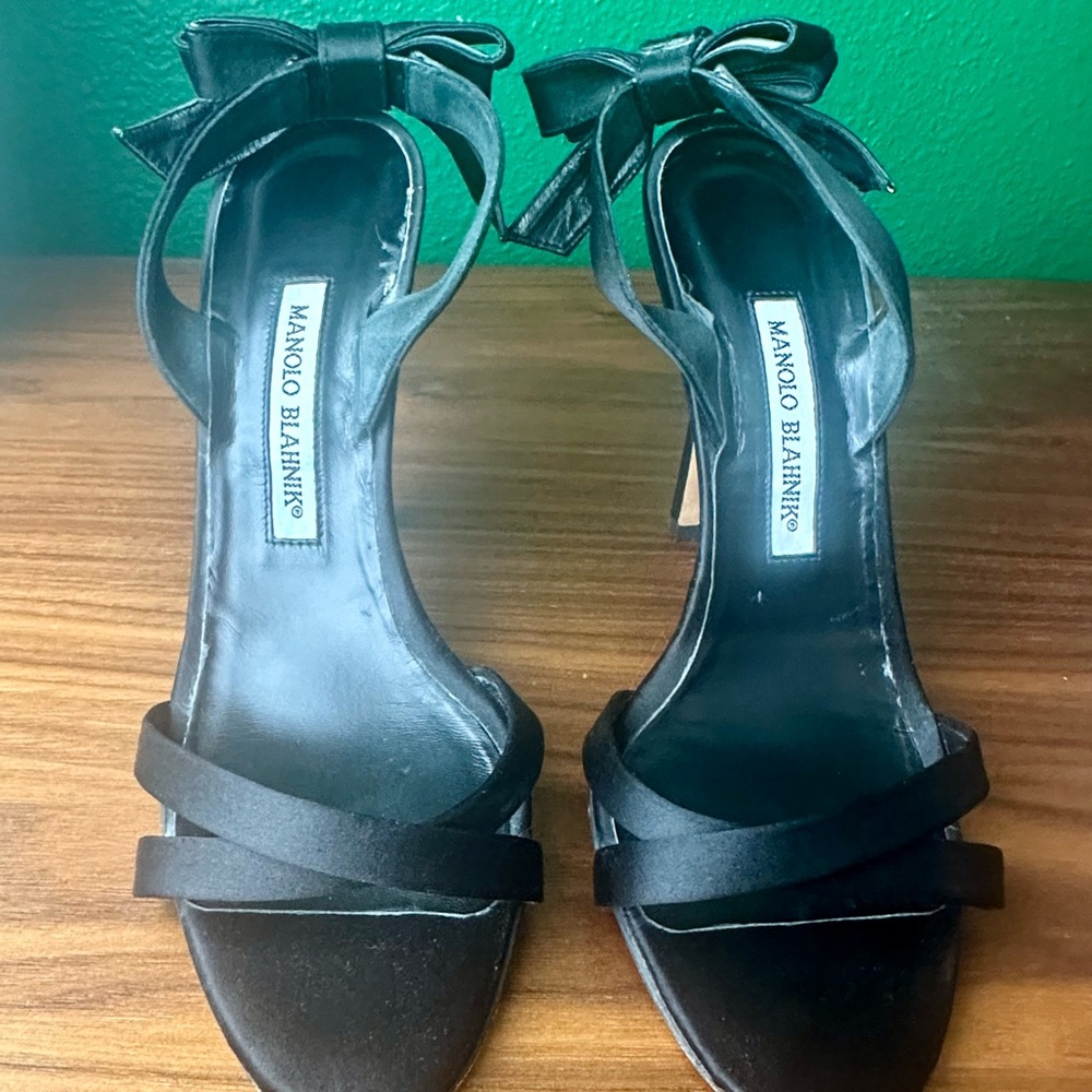 Rare Manolo Blahnik Rinuccia Black Satin Bow Women's Stiletto Heels Size 40